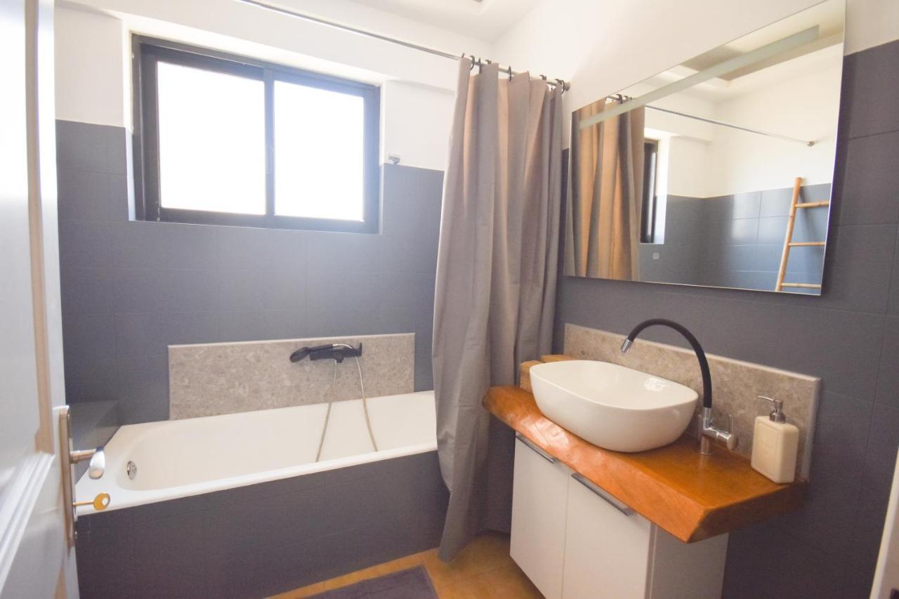 K&C Rooms- Apartments Markópoulon エクステリア 写真